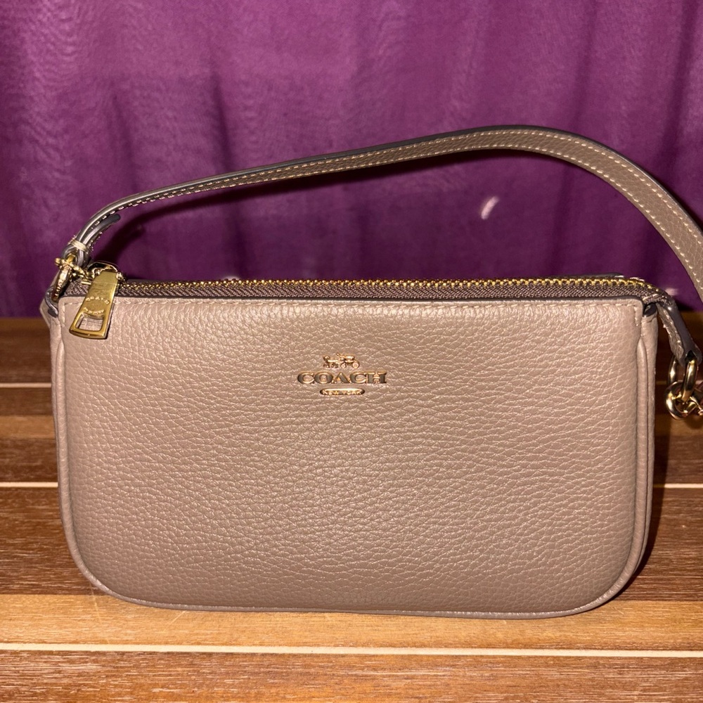 Coach Nolita 19